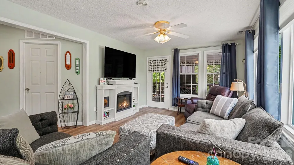 113 Lake View Drive New London, NC 28127