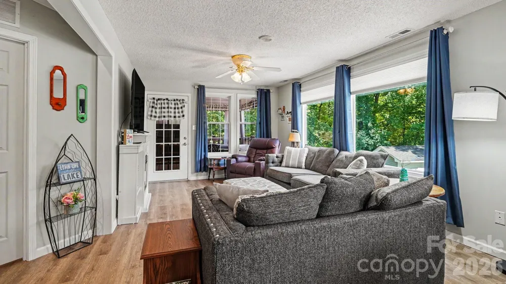 113 Lake View Drive New London, NC 28127