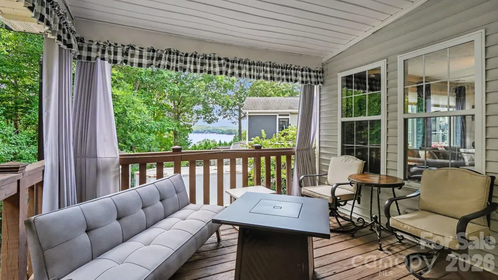 113 Lake View Drive New London, NC 28127
