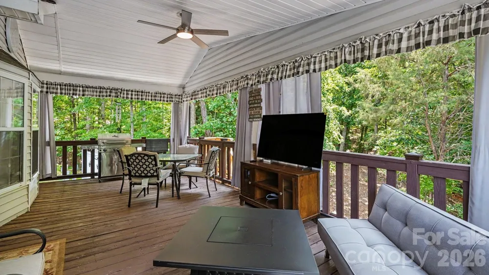 113 Lake View Drive New London, NC 28127