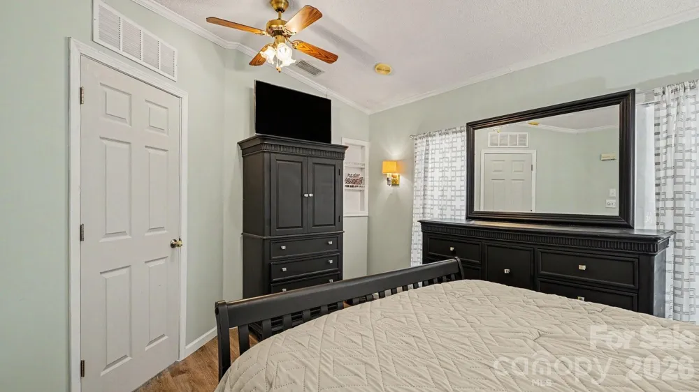 113 Lake View Drive New London, NC 28127