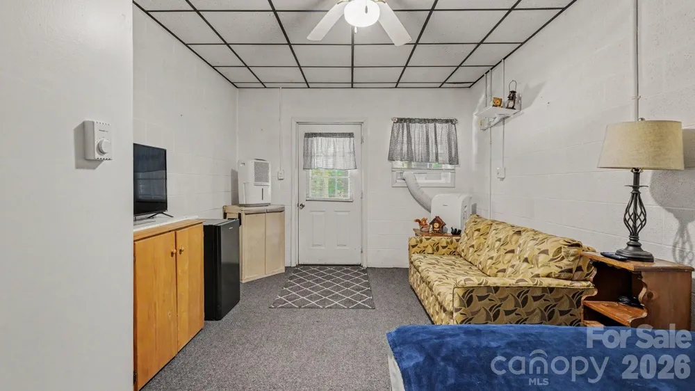 113 Lake View Drive New London, NC 28127