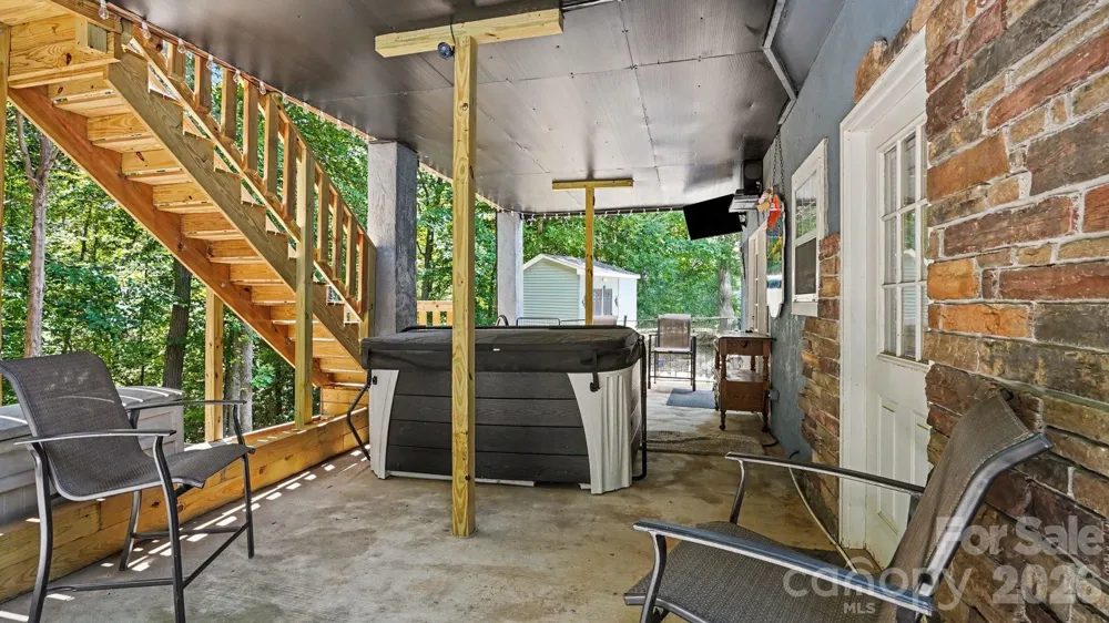 113 Lake View Drive New London, NC 28127