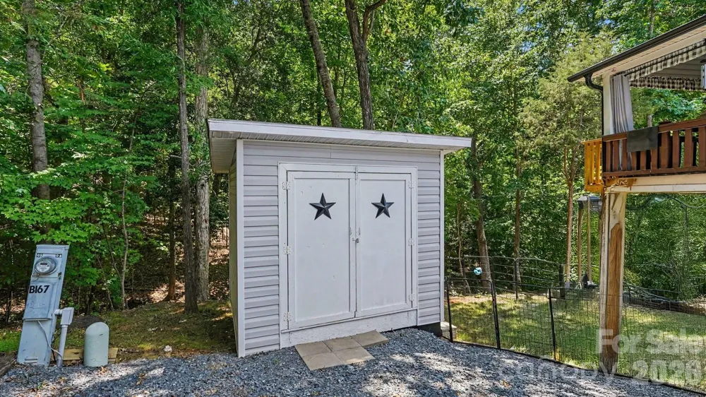 113 Lake View Drive New London, NC 28127