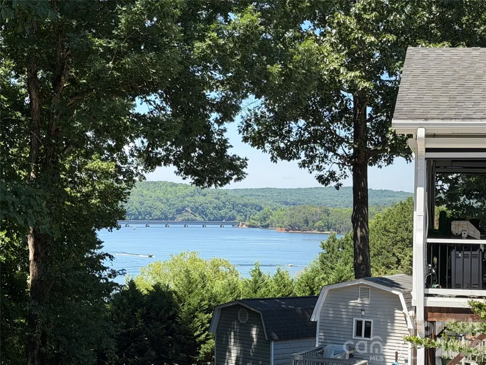 113 Lake View Drive New London, NC 28127
