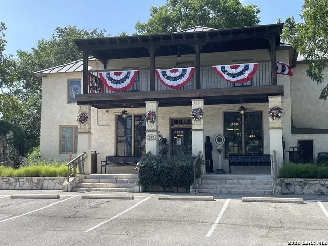143 Coldwater Dr Center Point, TX 78010