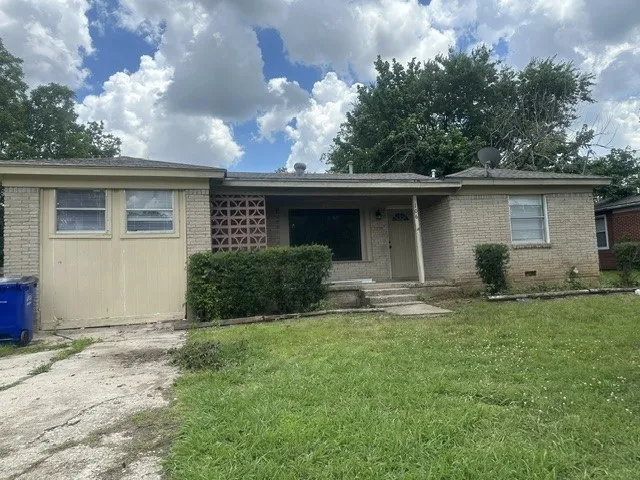 106 Tipton Street Whitesboro, TX 76273
