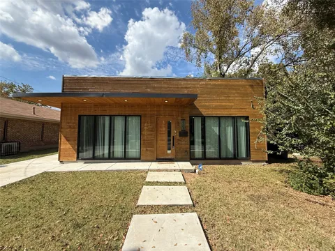 2707 Carpenter Avenue