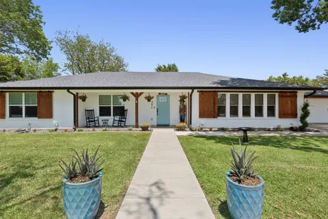 304 W Links Drive