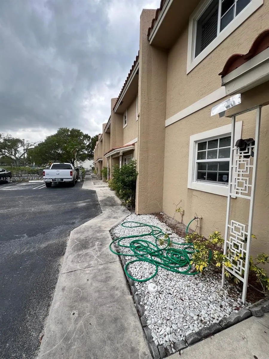 7983 NW 35th Ct #6 Coral Springs, FL 33065