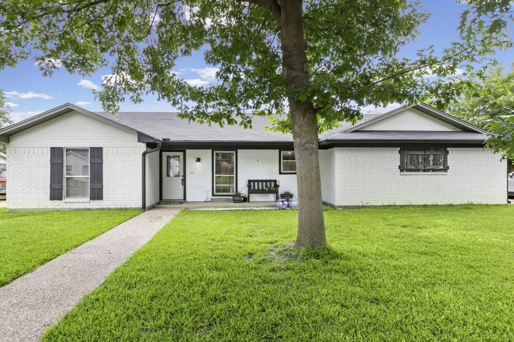 224 Crockett Hewitt, TX 76643