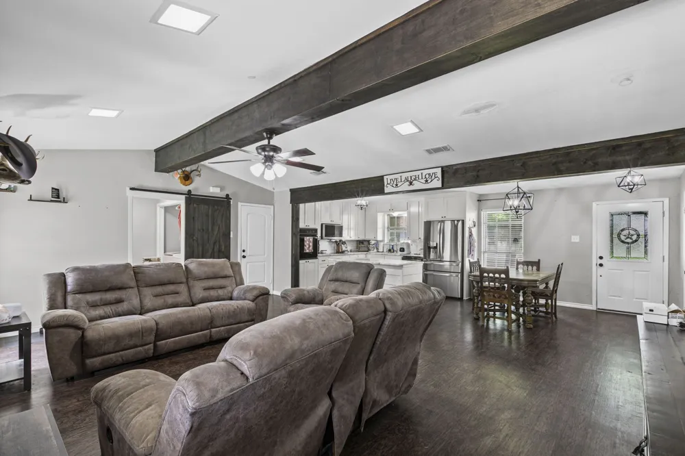 224 Crockett Hewitt, TX 76643