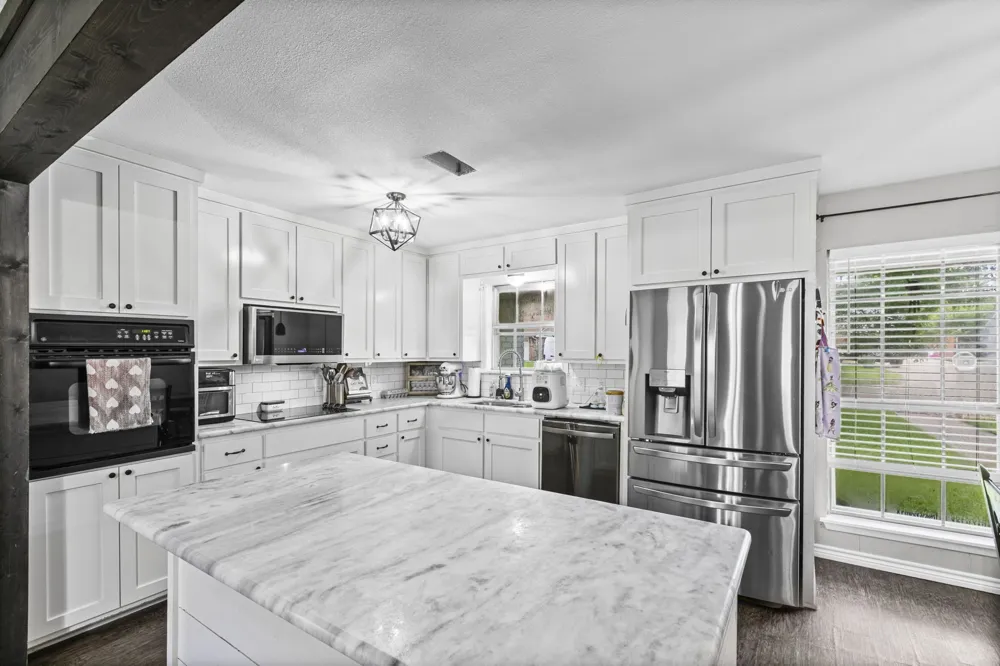 224 Crockett Hewitt, TX 76643