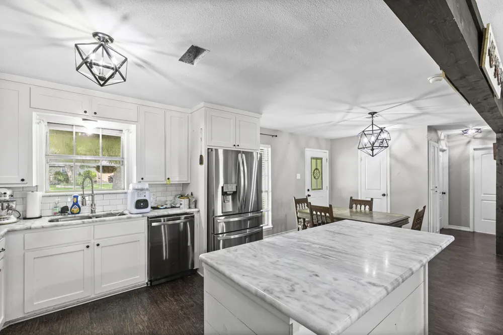 224 Crockett Hewitt, TX 76643