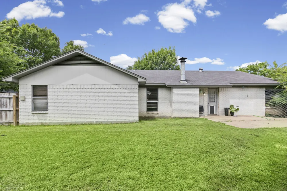 224 Crockett Hewitt, TX 76643