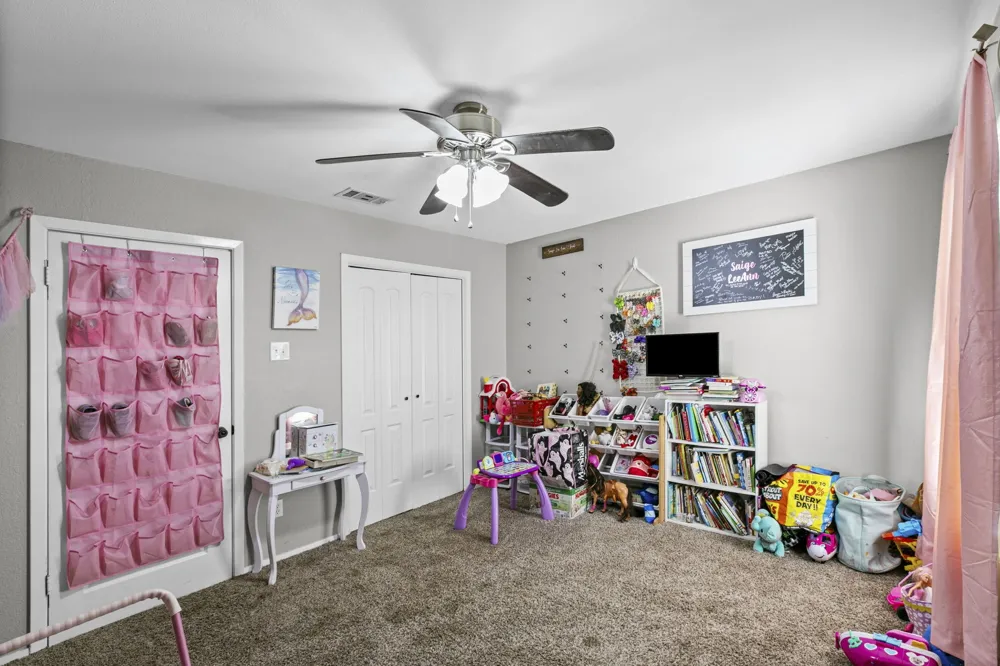 224 Crockett Hewitt, TX 76643