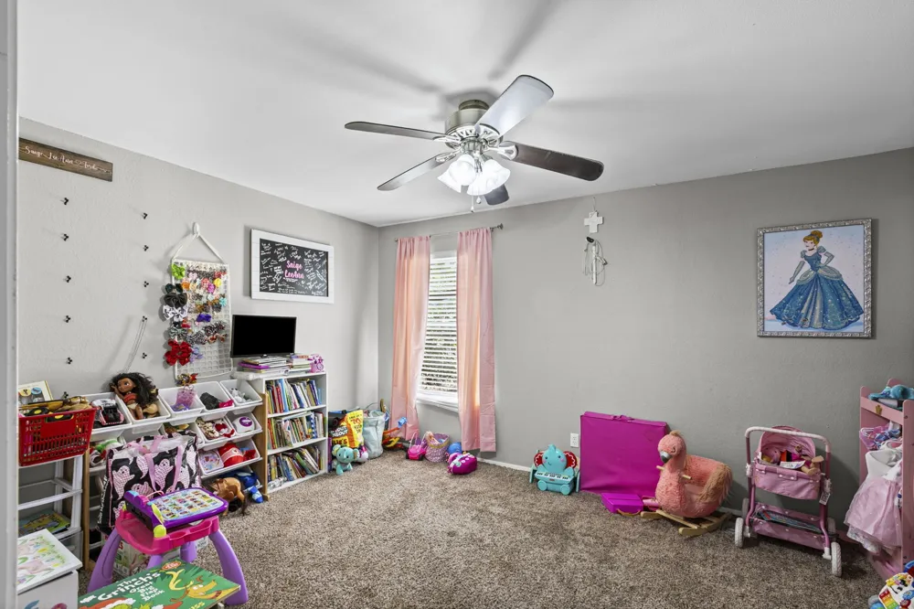 224 Crockett Hewitt, TX 76643