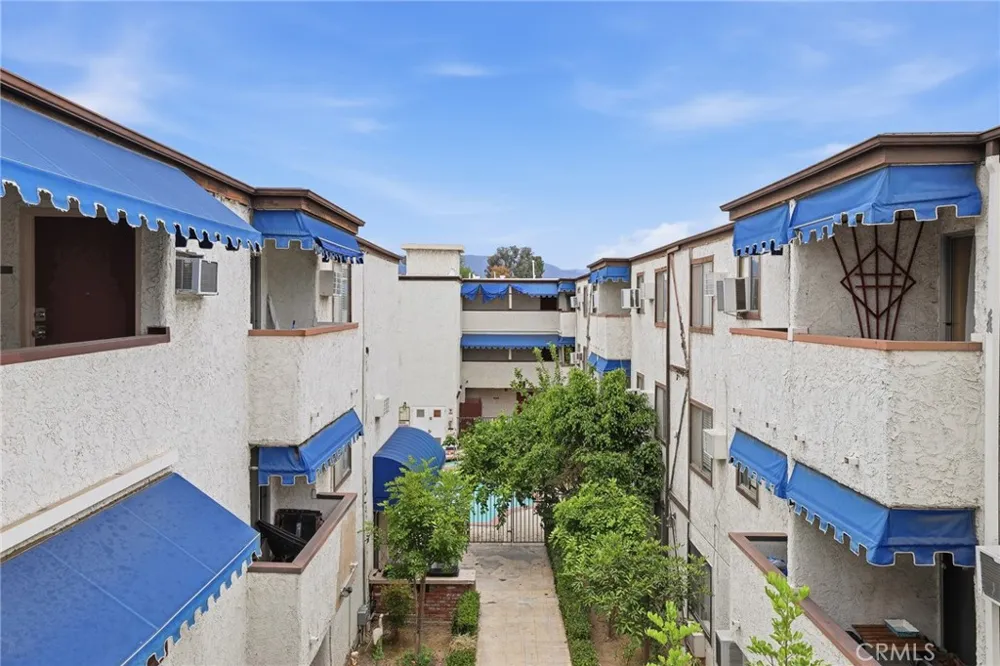 18530 Hatteras Street #337 Tarzana, CA 91356