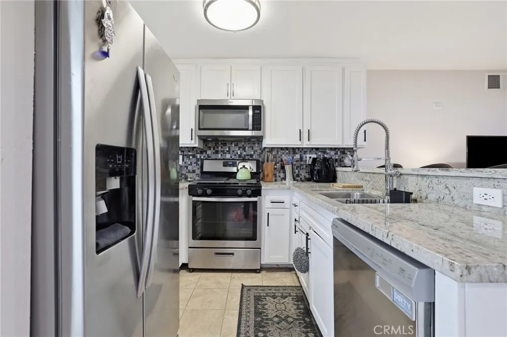 18530 Hatteras Street #337 Tarzana, CA 91356