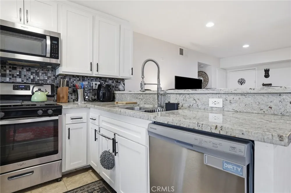 18530 Hatteras Street #337 Tarzana, CA 91356