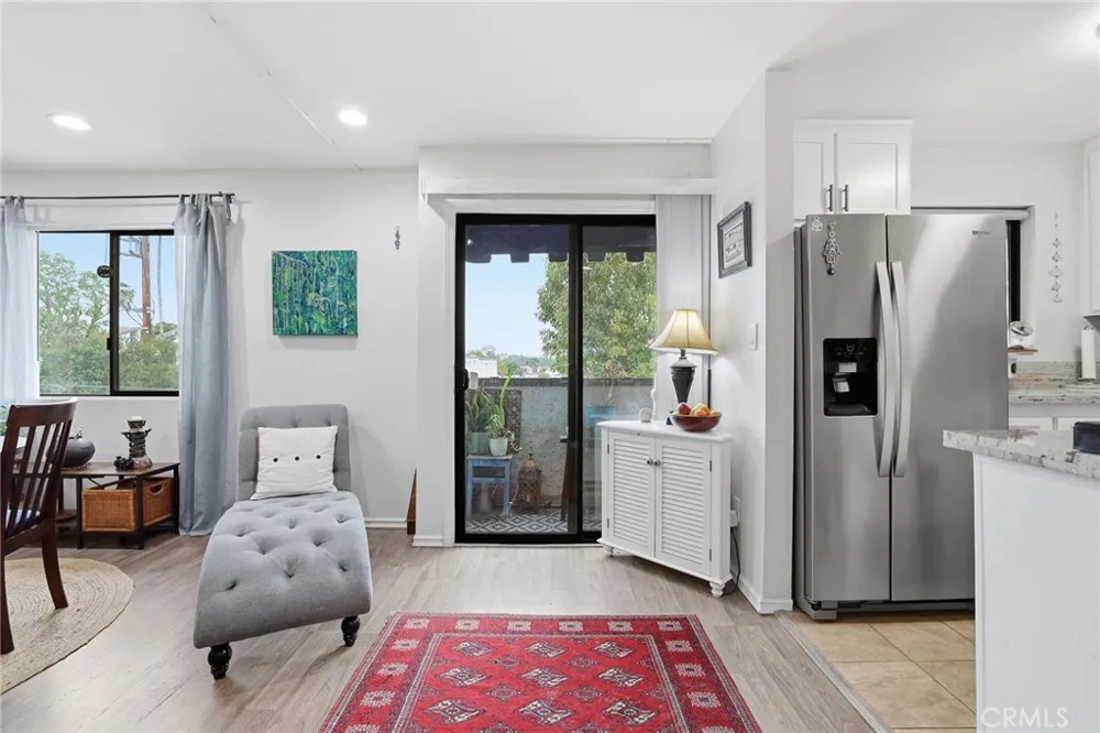 18530 Hatteras Street #337 Tarzana, CA 91356