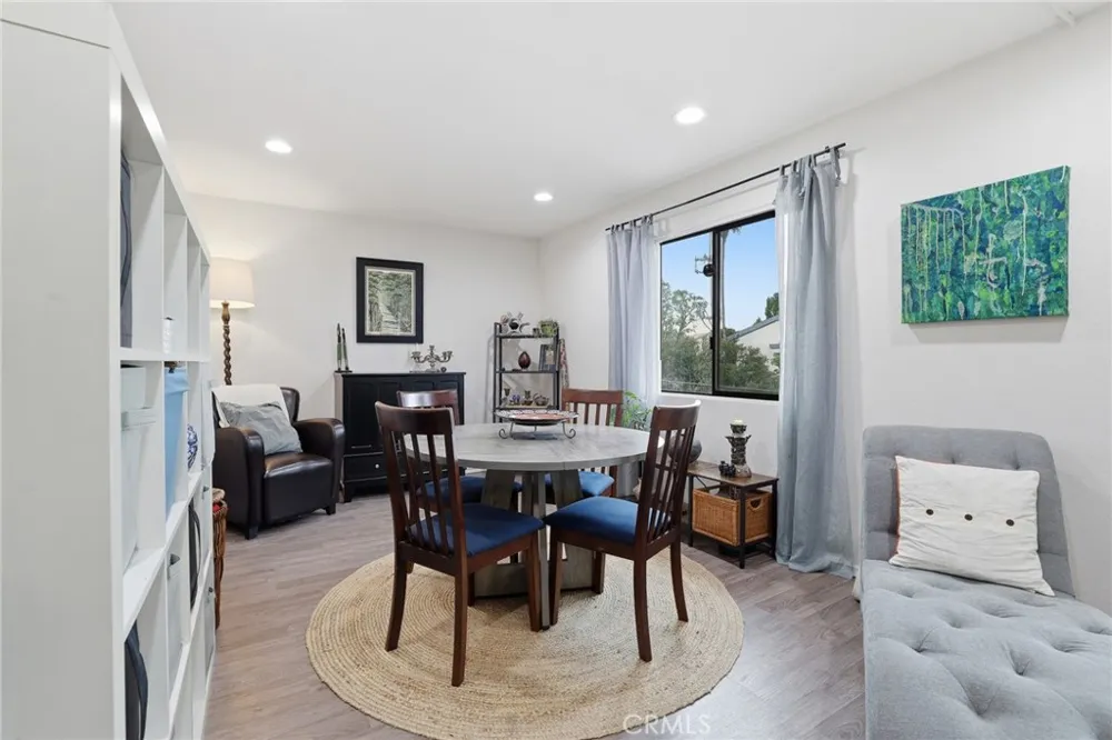 18530 Hatteras Street #337 Tarzana, CA 91356