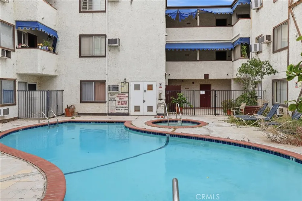 18530 Hatteras Street #337 Tarzana, CA 91356