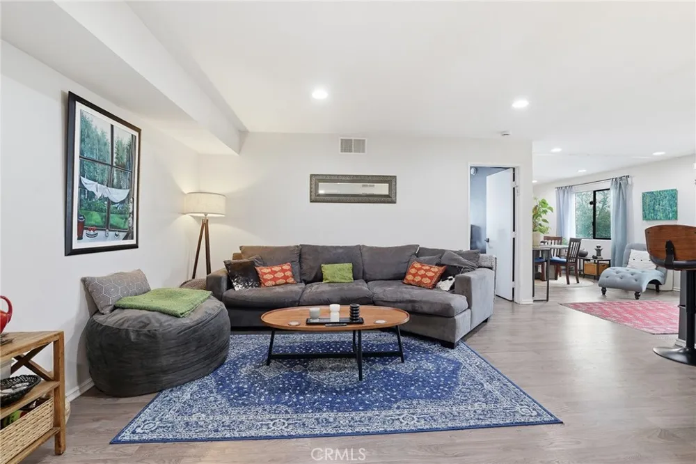 18530 Hatteras Street #337 Tarzana, CA 91356