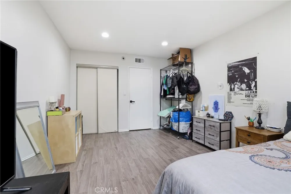 18530 Hatteras Street #337 Tarzana, CA 91356