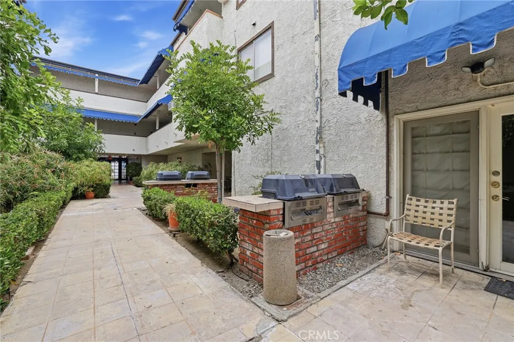 18530 Hatteras Street #337 Tarzana, CA 91356