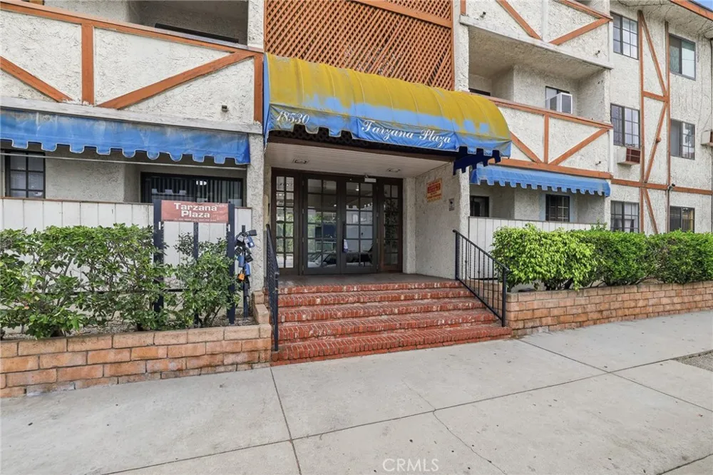 18530 Hatteras Street #337 Tarzana, CA 91356