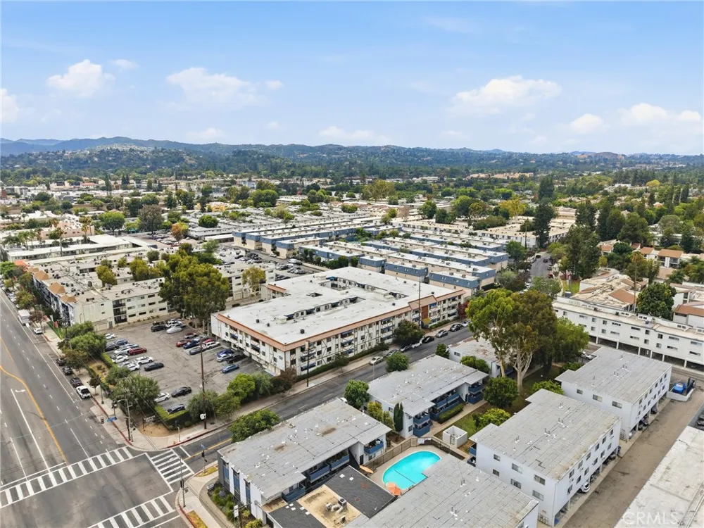 18530 Hatteras Street #337 Tarzana, CA 91356