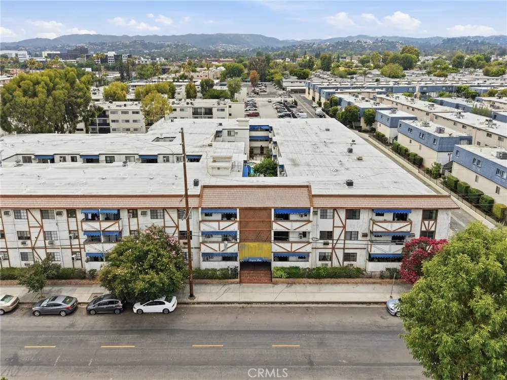 18530 Hatteras Street #337 Tarzana, CA 91356