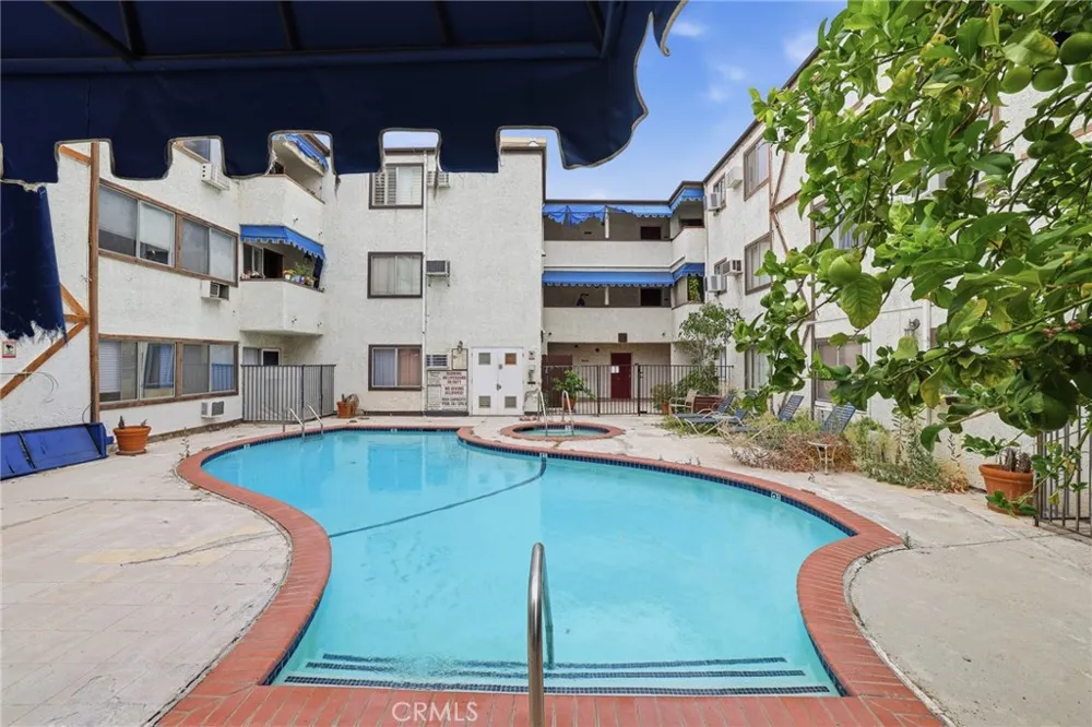 18530 Hatteras Street #337 Tarzana, CA 91356
