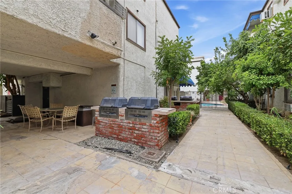 18530 Hatteras Street #337 Tarzana, CA 91356