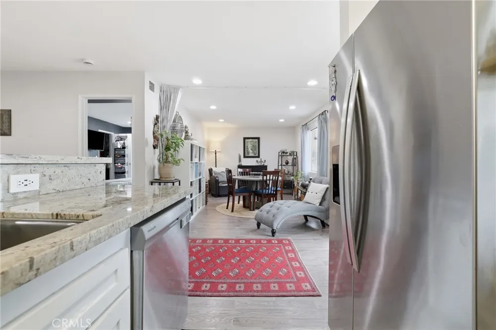 18530 Hatteras Street #337 Tarzana, CA 91356