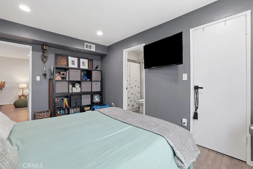 18530 Hatteras Street #337 Tarzana, CA 91356