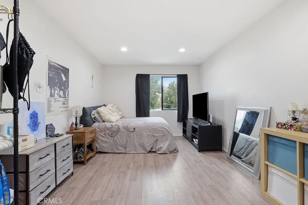 18530 Hatteras Street #337 Tarzana, CA 91356
