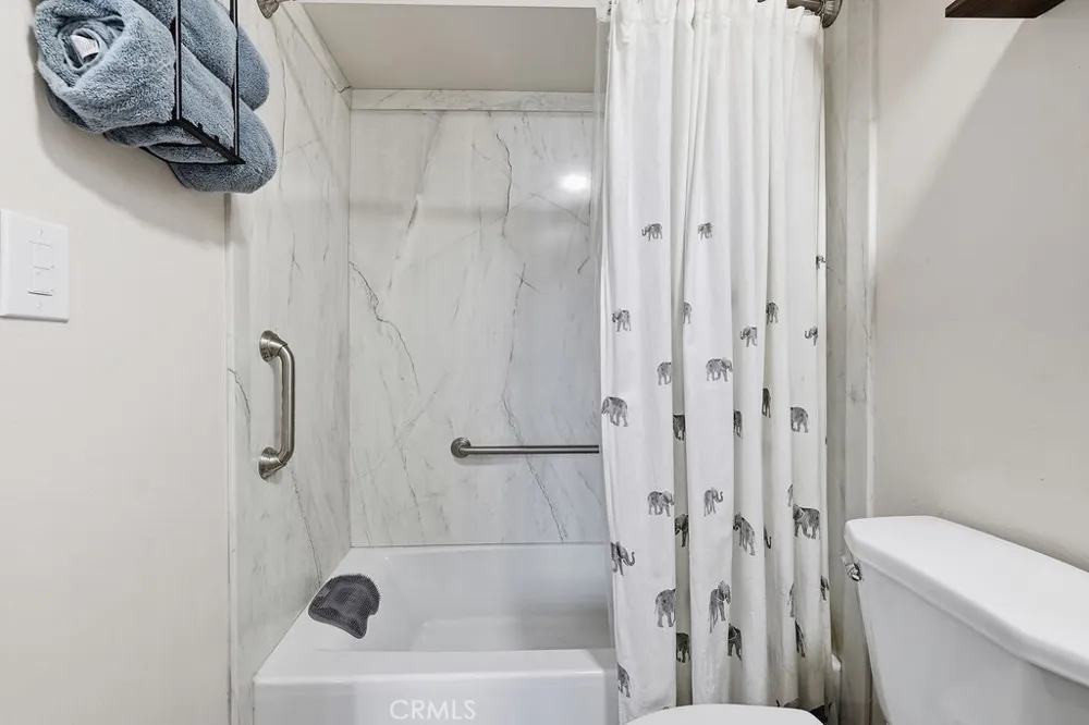 18530 Hatteras Street #337 Tarzana, CA 91356
