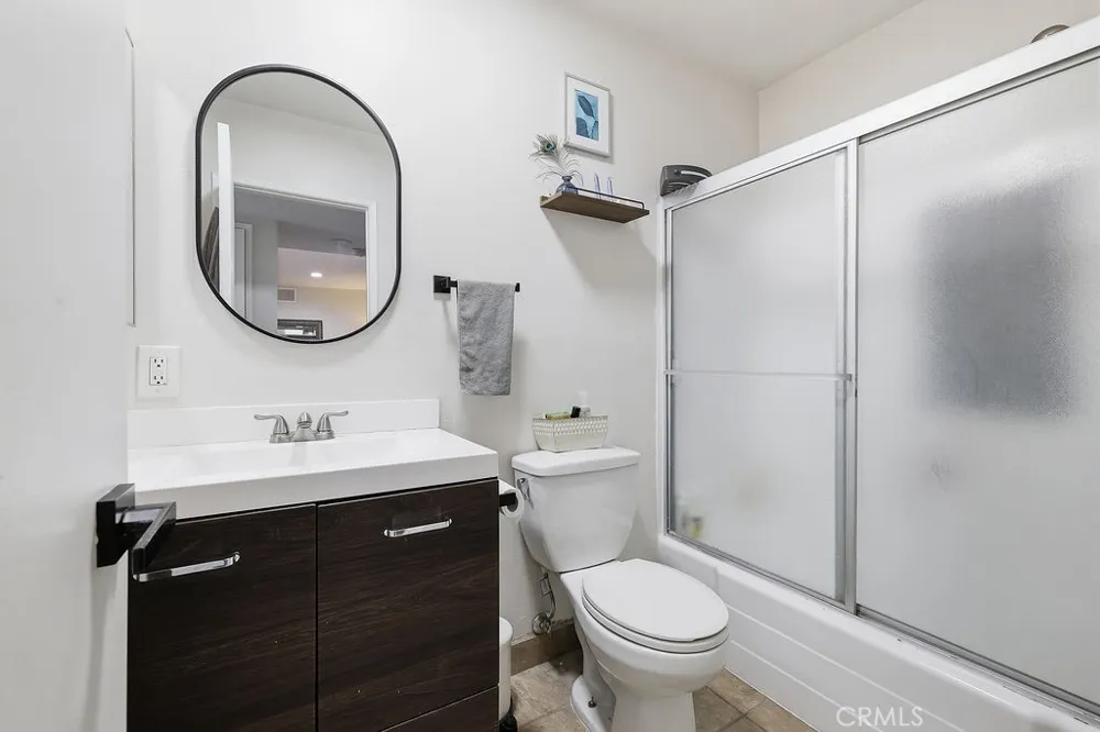 18530 Hatteras Street #337 Tarzana, CA 91356