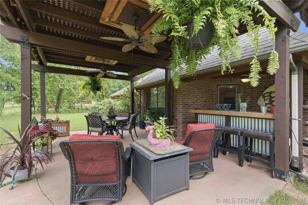 61 Hummingbird Lane Eufaula, OK 74432