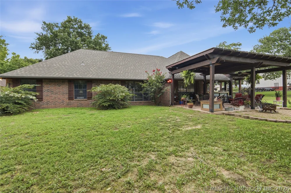 61 Hummingbird Lane Eufaula, OK 74432