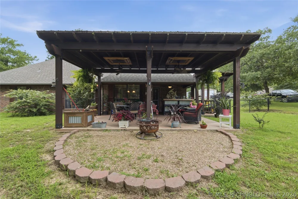61 Hummingbird Lane Eufaula, OK 74432