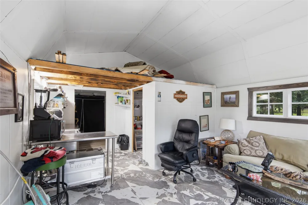 61 Hummingbird Lane Eufaula, OK 74432