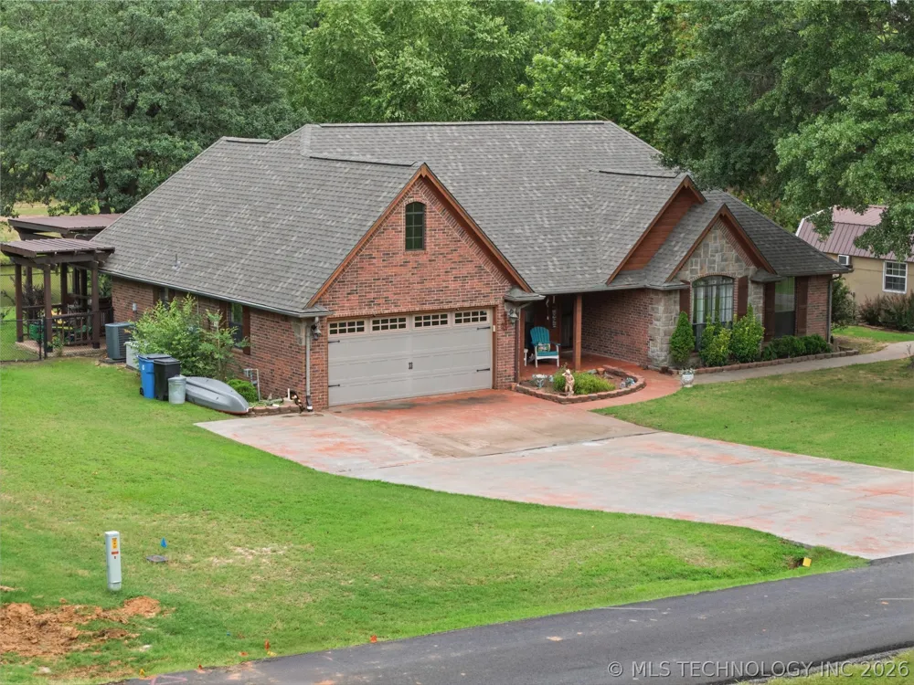 61 Hummingbird Lane Eufaula, OK 74432