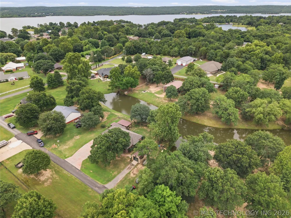 61 Hummingbird Lane Eufaula, OK 74432