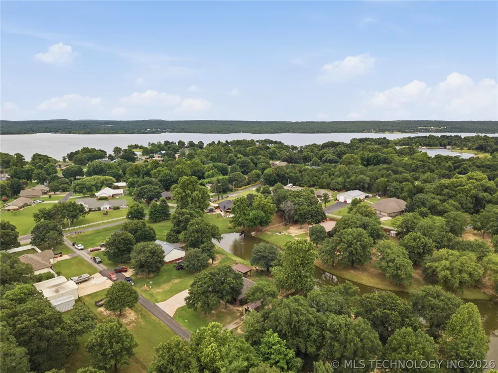 61 Hummingbird Lane Eufaula, OK 74432