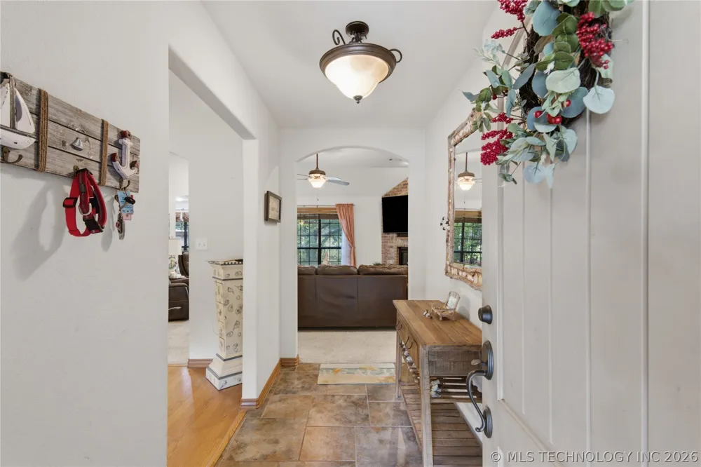 61 Hummingbird Lane Eufaula, OK 74432