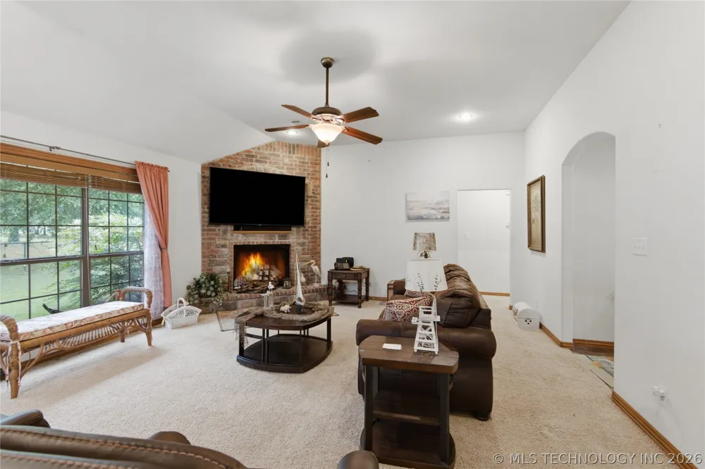 61 Hummingbird Lane Eufaula, OK 74432