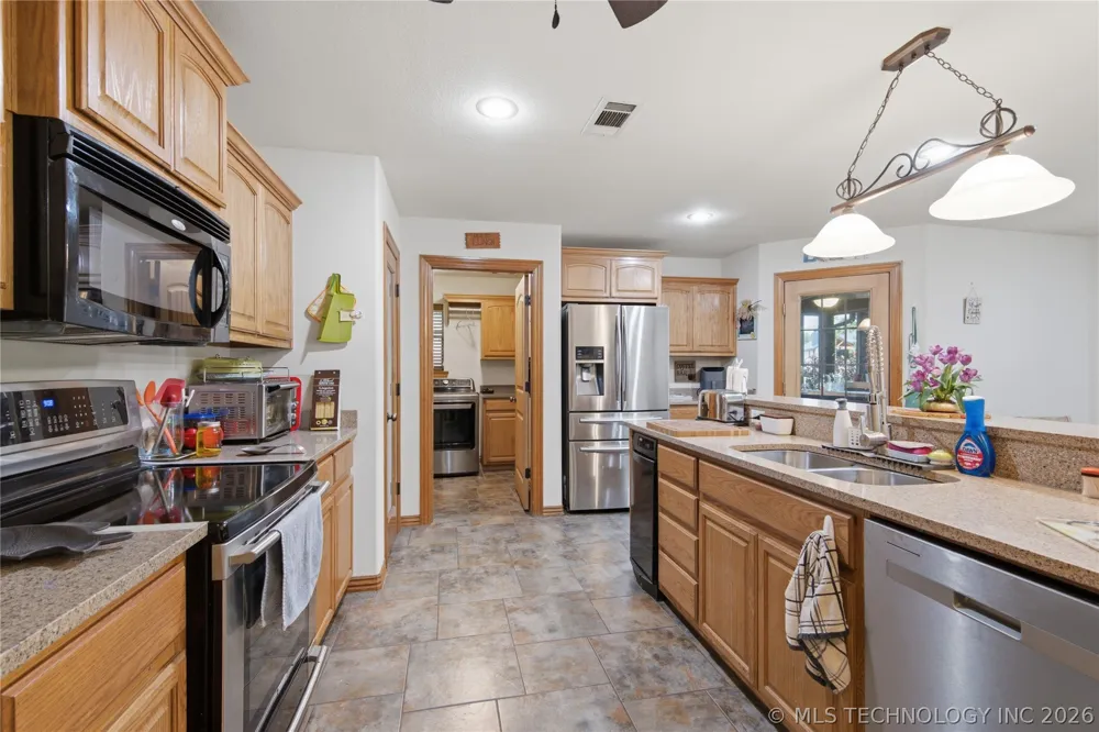 61 Hummingbird Lane Eufaula, OK 74432